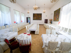 KRASICZYN zamek hotel pokoje noclegi wypoczynek restauracja w Polsce Przemy�l